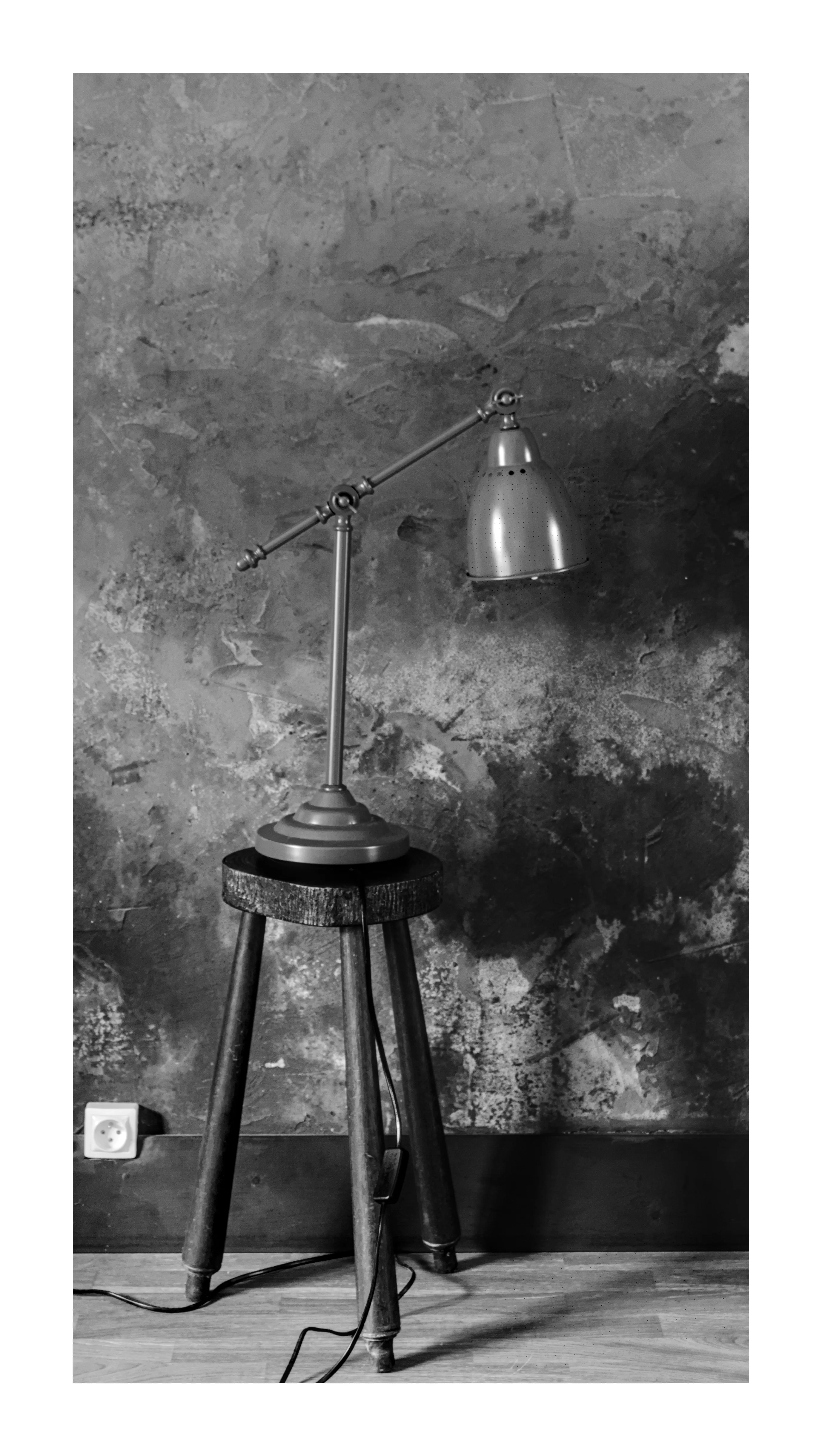 Lampe sur un Tabouret